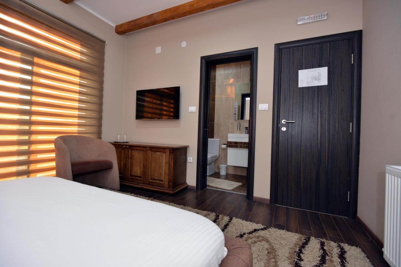 קרגיובאק Garni Hotel Kaca מראה חיצוני תמונה