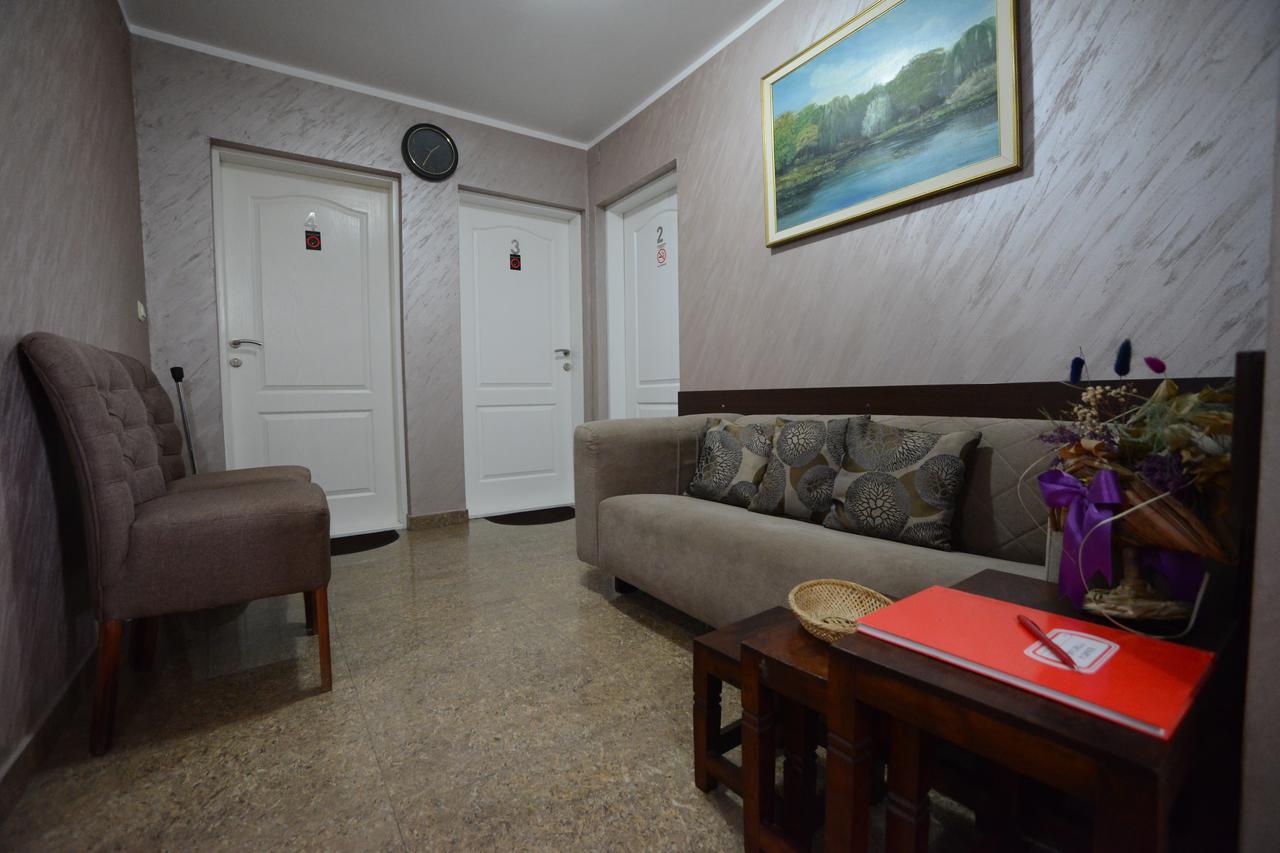 קרגיובאק Garni Hotel Kaca מראה חיצוני תמונה